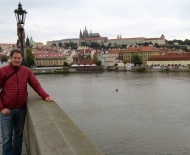 Vista do Castelo de Praga e Catedral de São Vito ao fundo.