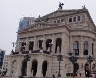Ópera - Destruída na II Guerra e reconstruída em 1981.